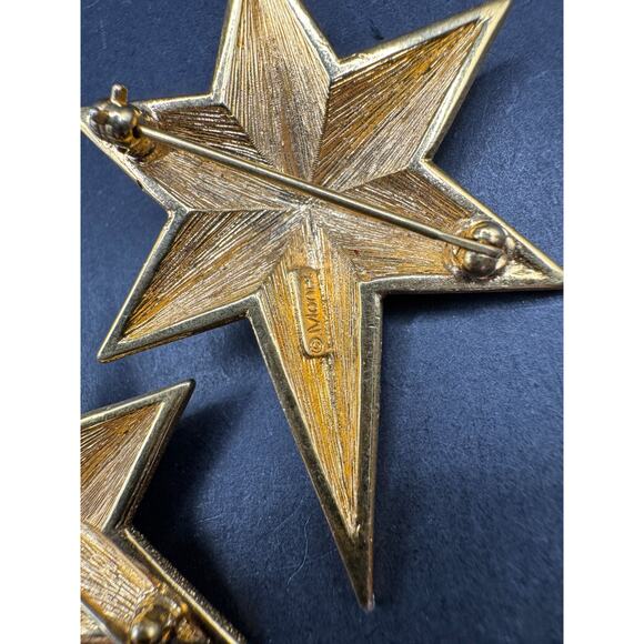 Vtg Monet Gold Tone 6 Pointed Star Brooch North Star Christmas Textured Lot of 2 - Picture 7 of 9